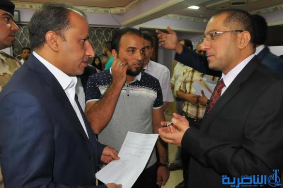 محافظ ذي قار يؤدي مهام عمله من موقع ادنى في دائرة صحة المحافظة - تقرير مصور -