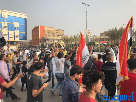  بالصور:متظاهرون في الناصرية للمطالبة بتحسين الخدمات 