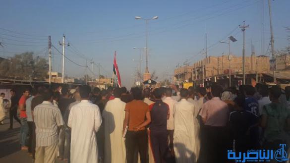 بالصور : المئات يتظاهرون في الرفاعي للمطالبة بالخدمات ومحاسبة المفسدين