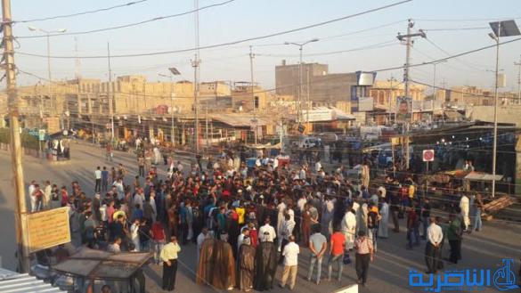 بالصور : المئات يتظاهرون في الرفاعي للمطالبة بالخدمات ومحاسبة المفسدين