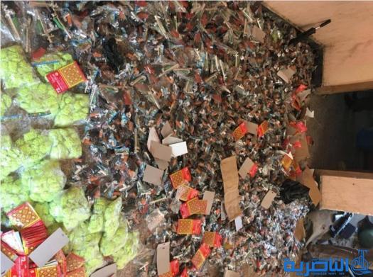 بالصور : مصادرة ثلاثة الاف قطعة من العاب العنف والمفرقعات في سوق الشيوخ