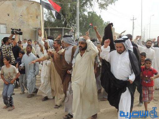 متظاهرون في سيد دخيل يطالبون باقالة مدير الناحية وحل المجلس البلدي فيها - تقرير مصور - 