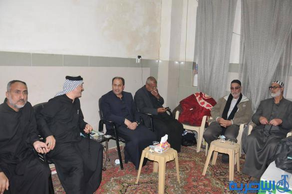 بالصور : محافظ ذي قار خادما في مواكب الحسين على طريق كربلاء
