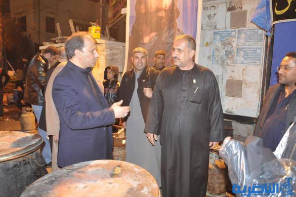 بالصور : محافظ ذي قار خادما في مواكب الحسين على طريق كربلاء