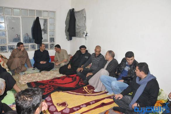 بالصور : محافظ ذي قار خادما في مواكب الحسين على طريق كربلاء