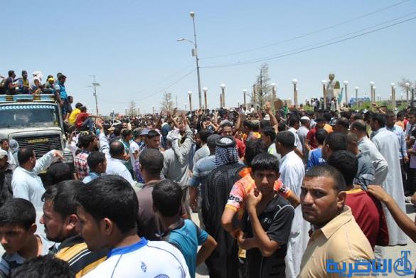 فض اعتصام لمتظاهرين قطعوا الطريق الدولي في الغراف بعد الاستجابة لمطالبهم بخصوص الكهرباء – تقرير مصور –