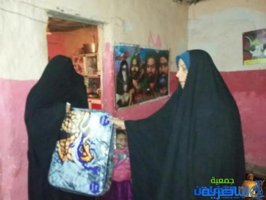 للجنة الاجتماعية في جمعية التضامن النسوية :تواصل تـوزيع المـواد العينية لعوائل شهداء الحشد الشعبي في حي الشهداء في الناصرية (مصور)