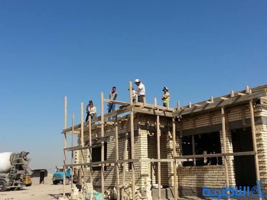 البدء باعمال التسقيف لاحدى الوحدات السكنية في مجمع الزقورة السكني