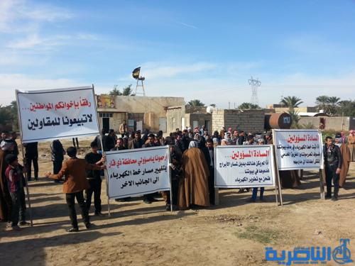 سكان قرية شمال الناصرية يتظاهرون احتجاجا على خط كهرباء امام منازلهم - تقرير مصور -
