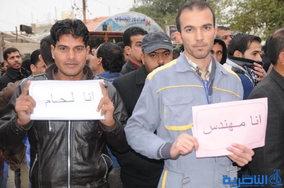 العشرات من عقود وزارة الكهرباء يتظاهرون للمطالبة بتثبيتهم على الملاك الدائم