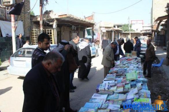 تقرير مصور عن معرض الكتاب الدائم التابع لمكتبة الامام الباقر(ع) يشهد أقبالا في شراء الكتب من قبل أبناء مدينة الناصرية
