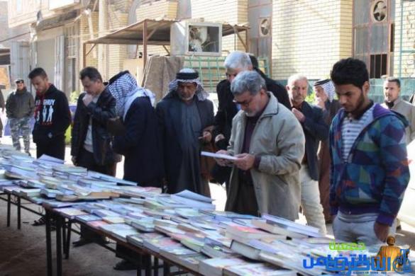 تقرير مصور عن معرض الكتاب الدائم التابع لمكتبة الامام الباقر(ع) يشهد أقبالا في شراء الكتب من قبل أبناء مدينة الناصرية
