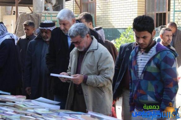 تقرير مصور عن معرض الكتاب الدائم التابع لمكتبة الامام الباقر(ع) يشهد أقبالا في شراء الكتب من قبل أبناء مدينة الناصرية