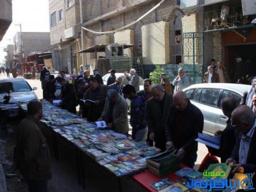 تقرير مصور عن معرض الكتاب الدائم التابع لمكتبة الامام الباقر(ع) يشهد أقبالا في شراء الكتب من قبل أبناء مدينة الناصرية