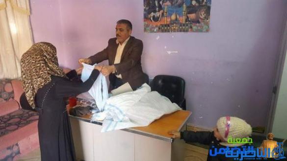 بالصور :: مبرة التضامن في الدواية توزع الملابس الشتائية على أيتامها