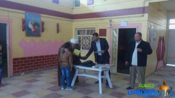 الشيخ محمد مهدي الناصري..يشارك أيتام مدرسة التضامن الخامسة في ناحية الفضلية فرحتهم بالنجاح‎[مصور]