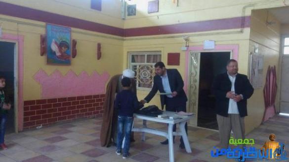 الشيخ محمد مهدي الناصري..يشارك أيتام مدرسة التضامن الخامسة في ناحية الفضلية فرحتهم بالنجاح‎[مصور]