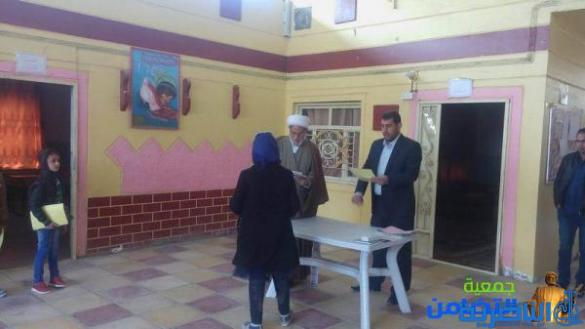 الشيخ محمد مهدي الناصري..يشارك أيتام مدرسة التضامن الخامسة في ناحية الفضلية فرحتهم بالنجاح‎[مصور]