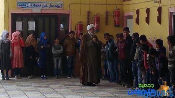 الشيخ محمد مهدي الناصري..يشارك أيتام مدرسة التضامن الخامسة في ناحية الفضلية فرحتهم بالنجاح‎[مصور]