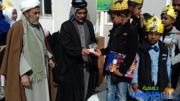 بالصور:عدد من فروع المبرات ... توزيع سلة غذائية على عوائل الأيتام الناجحين في امتحانات نصف السنة