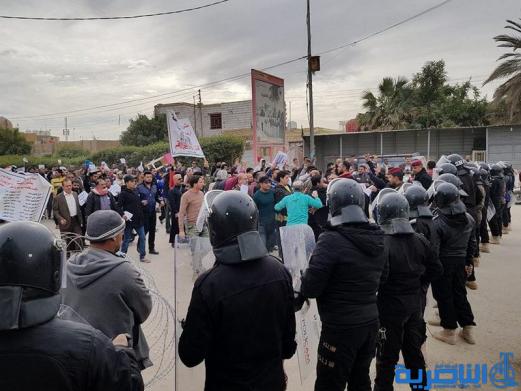 بالصور:العشرات يتظاهرون ضد الخصخصة في ذي قار