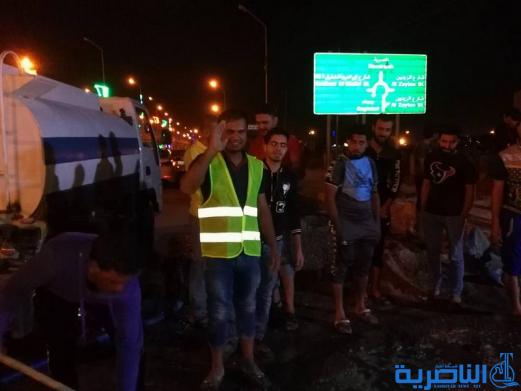 بالصور :شباب على الفيس بوك يعبدون طريقا في الناصرية على نفقتهم الخاصة - تقرير مصور-