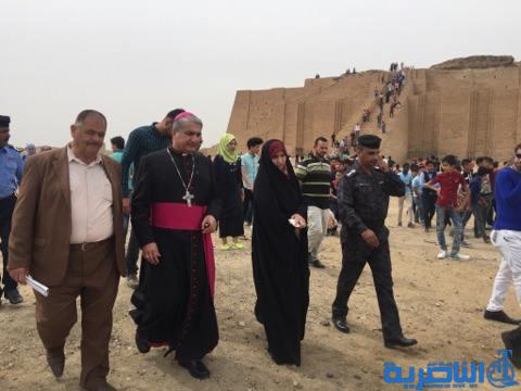 بالصور : وفد مسيحي يحيي قداسا في اور الاثرية ويزور اهوار الجبايش