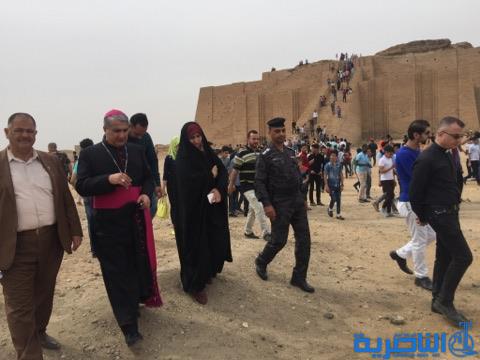 بالصور : وفد مسيحي يحيي قداسا في اور الاثرية ويزور اهوار الجبايش