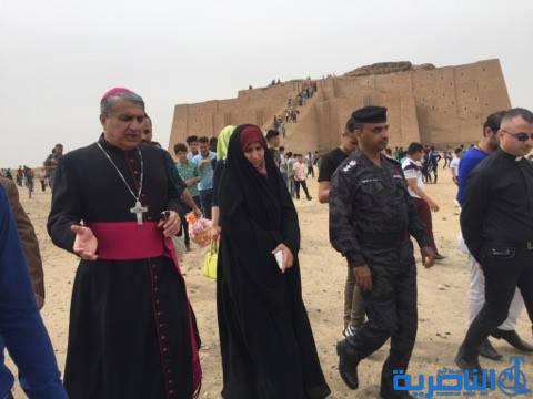 بالصور : وفد مسيحي يحيي قداسا في اور الاثرية ويزور اهوار الجبايش
