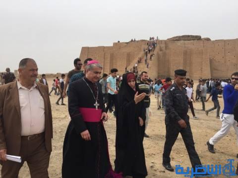 بالصور : وفد مسيحي يحيي قداسا في اور الاثرية ويزور اهوار الجبايش