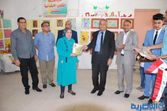 معرضا فنيا في مدرسة سعيد بن جبير الابتدائية في الناصرية