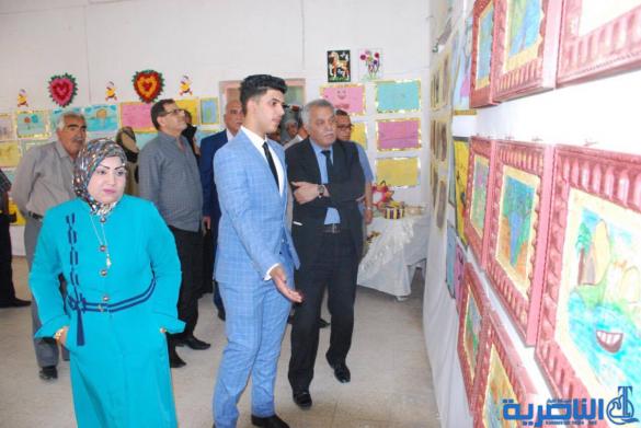معرضا فنيا في مدرسة سعيد بن جبير الابتدائية في الناصرية