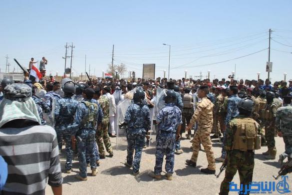فض اعتصام لمتظاهرين قطعوا الطريق الدولي في الغراف بعد الاستجابة لمطالبهم بخصوص الكهرباء – تقرير مصور –