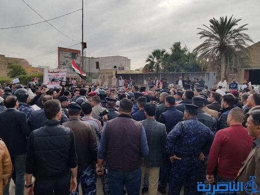 بالصور:العشرات يتظاهرون ضد الخصخصة في ذي قار