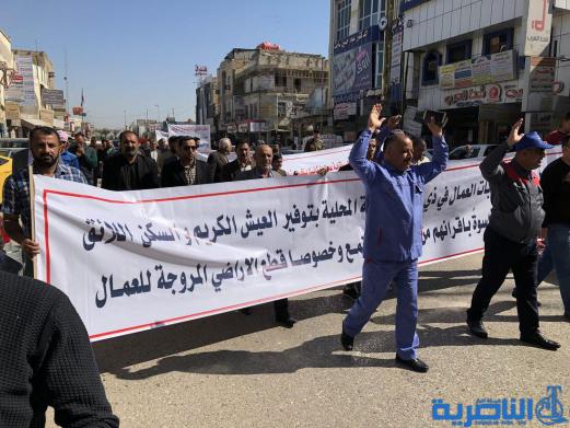 عمال ذي قار يتظاهرون لتحسين فرص العمل وتامين اراضي سكنية لهم 