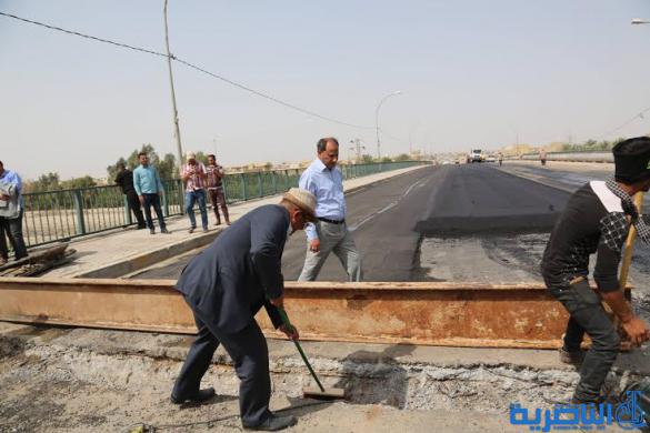 بالصور : محافظ ذي قار يعلن عن قرب الانتهاء من اعمال تاهيل جسر المرور السريع الكونكريتي ، ويوجه باكساء وتاهيل مقتربات الجسر