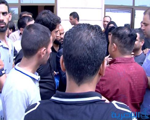 الاجراء اليوميون يتظاهرون امام دائرة الصحة للمطالبة باكمال اجراءات تعيينهم