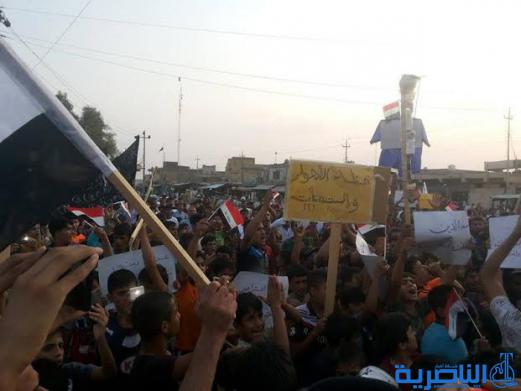  العشرات يتظاهرون في الغراف للمطالبة بتحسين الخدمات ومحاسبة المفسدين – تقرير مصور-
