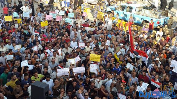 بالصور : المئات يتظاهرون في مدينة الشطرة للمطالبة بالخدمات واصلاح القضاء