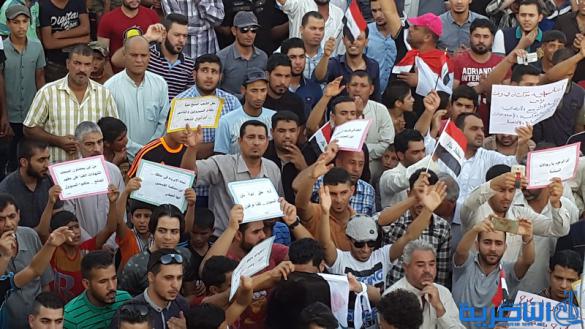 بالصور : المئات يتظاهرون في مدينة الشطرة للمطالبة بالخدمات واصلاح القضاء