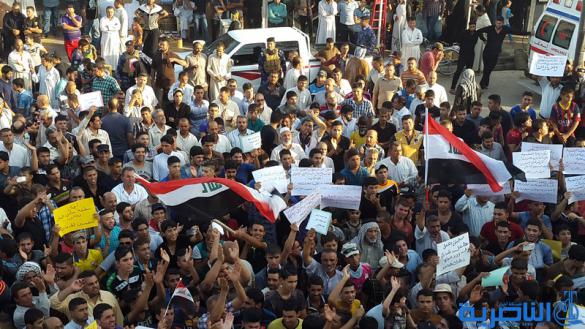 بالصور : المئات يتظاهرون في مدينة الشطرة للمطالبة بالخدمات واصلاح القضاء