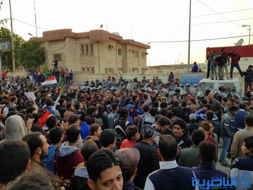 بالصور:المئات يتظاهرون في وسط الناصرية ضد مشروع خصخصة الكهرباء 