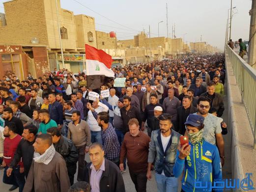 بالصور:المئات يتظاهرون في وسط الناصرية ضد مشروع خصخصة الكهرباء 