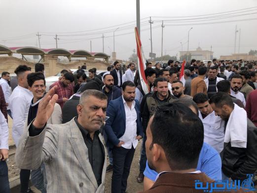 ذي قار :ذوو المهن الصحية يعتصمون احتجاجا على &quot;التسويف&quot; في تنفيذ مطالبهم 
