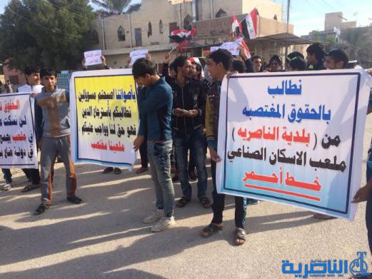  بالصور : رياضيون يتظاهرون في الناصرية ويهتفون ( الملاعب خط احمر )