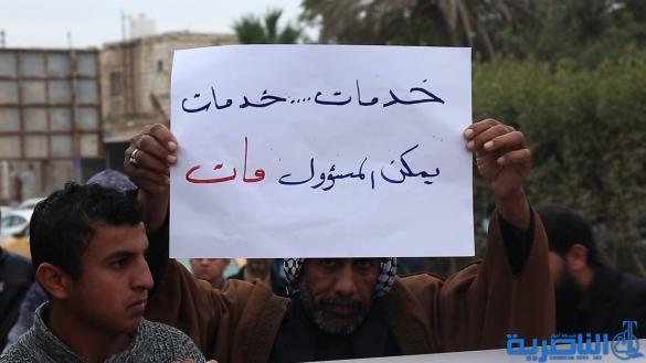 العشرات من سكنة ناحية اور يتظارهون في الناصرية للمطالبة بتحسين الخدمات - تقرير مصور -