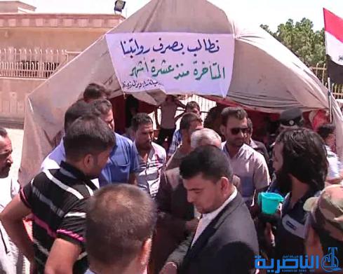  اجراء الموارد المائية في ذي قار يعتصمون لليوم الرابع على التوالي للمطالبة برواتبهم المتاخرة - تقرير مصور -