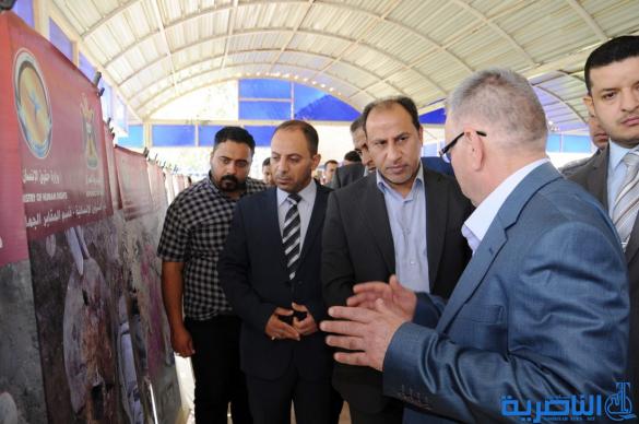 محافظ ذي قار يفتتح معرضا لتوثيق انتهاكات حقوق الانسان وعرض مقتنيات ضحايا المقابر الجماعية