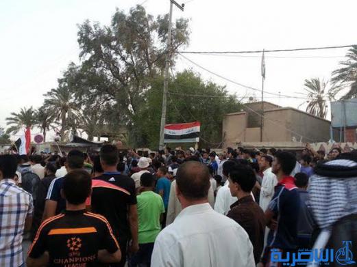 المئات يتظاهرون في الغراف للمطالبة بتحسين الخدمات وحل المجلس البلدي - تقرير مصور -