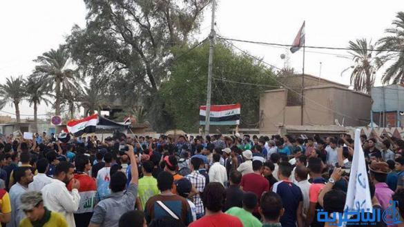 المئات يتظاهرون في الغراف للمطالبة بتحسين الخدمات وحل المجلس البلدي - تقرير مصور -